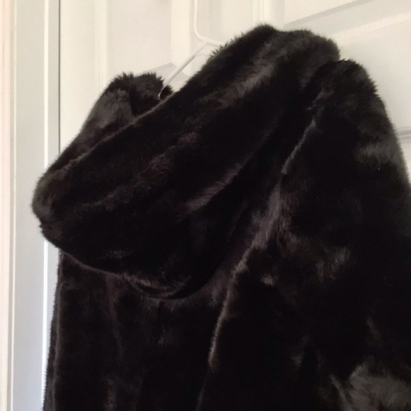 Zara women’s faux fur coat size small EUC - Picture 2 of 4
